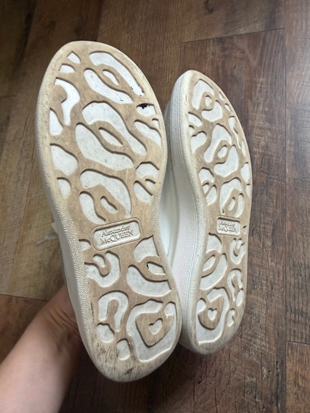 Alexander McQueen Cream Leather Low-Top Sneakers - Picture 8 of 10